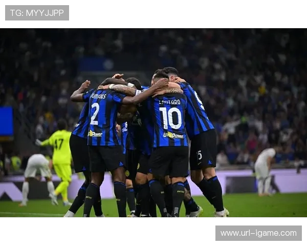 米兰球探现场考察萨索洛后卫穆哈雷莫维奇